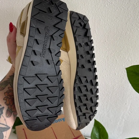 Saucony Shadow Original in Beige and Gold - Picture 3 of 3
